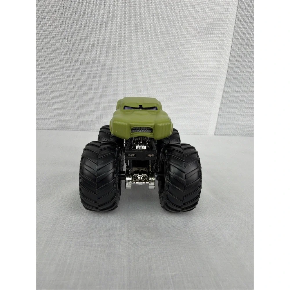 MATTEL HOT WHEELS MONSTER TRUCK MARVEL HULK CAR  1:64 READ -Imperfection